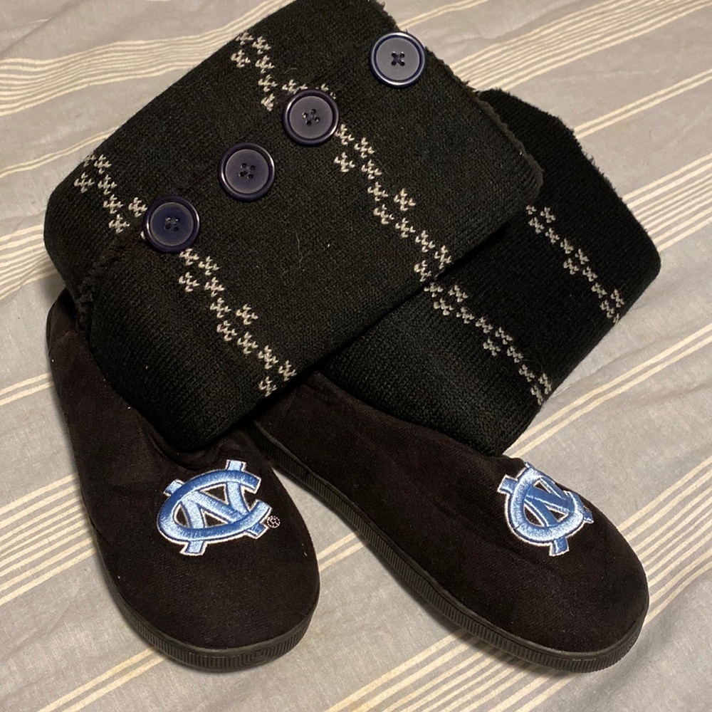 UNC Womens tall boots size 9